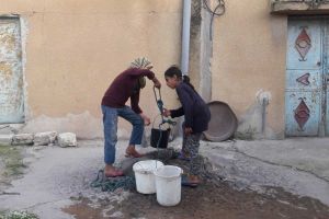 أهالي مخيم درعا يعانون من انقطاع مياه الشرب منذ أسبوعين