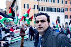 شاعر فلسطيني مقيم بإيطاليا يفوز بجائزة عالمية للشعر