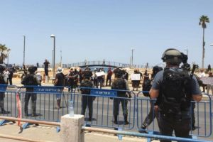 الشرطة الإسرائيلية تعتقل 4 وتعتدي على مواطنين عرب في يافا