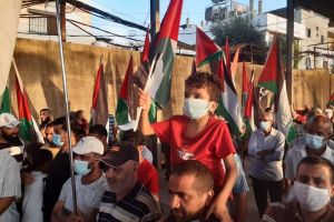 تظاهرات في مخيمات اللاجئين الفلسطينيين بلبنان رفضًا لاتفاقيْ التطبيع في واشنطن