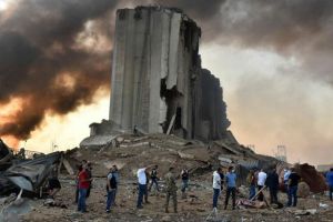 لاجئون ومؤسسات فلسطينية في لبنان يهبّون لإنقاذ ومساعدة ضحايا تفجير بيروت