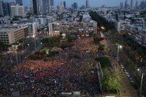 الآلاف يتظاهرون في تل أبيب رفضا لعزم إسرائيل ضم أراض فلسطينية