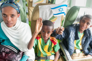 نتنياهو يعتزم جلب ألفي يهودي إثيوبي إلى إسرائيل