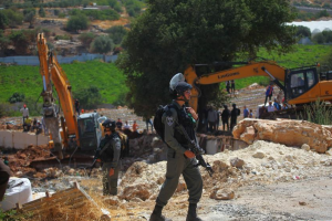 جيش الاحتلال يهدم منزلا وخزان مياه شمالي الضفة الغربية