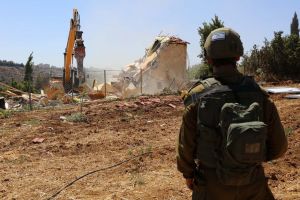 تهجير 20 فلسطينيا جراء هدم سلطات الاحتلال منزلين في الضفة الغربية