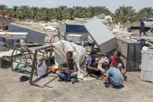 اخطارات اسرائيلية ستشرد 200 فلسطيني من أهالي قرية بالضفة الغربية