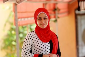 طالبة في الأونروا من غزة تربح مسابقة رسائل السلام الشعرية الدولية