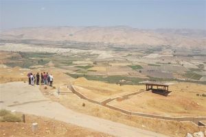 In New Theft of Palestinian Land, Israeli Settlers Fence off Large Area in Jordan Valley