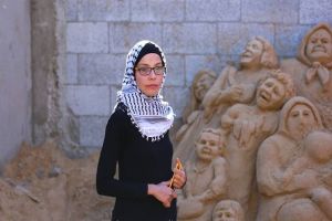 Gaza Refugee Girl Defies Israeli Blockade through Sculpture