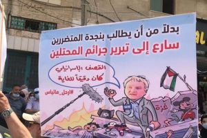 مسيرة لموظفي الأونروا بغزة تطالب برحيل مدير عمليات الوكالة