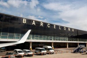 إسبانيا تسمح للاجئين فلسطينيين طلبوا اللجوء بالخروج من مطار برشلونة