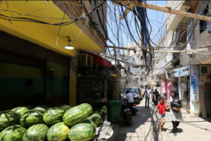 أزمات لبنان تنذر بتفاقم الأوضاع في المخيمات الفلسطينية