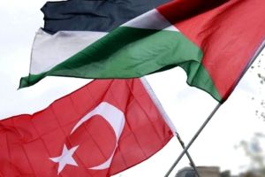 مسؤول تركي يعد بحل مشكلات الفلسطينيين في إسطنبول