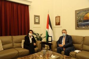 سفيرة فرنسا بلبنان تدعم توفير حياة كريمة للاجئين الفلسطينيين