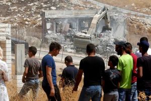 قوات الاحتلال تهدم منزلا فلسطينيا جنوبي الضفة