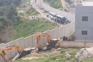 قوات الاحتلال تهدم منزلا في مخيم شعفاط شمال القدس
