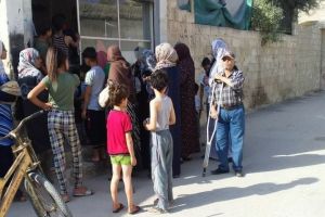 مطالبات بعودة معتمدي توزيع الخبز بمخيم خان الشيح للتخفيف من الازدحام