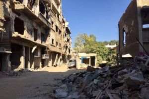 تحذيرات من مخلفات الحرب خلال إزالة الردم في مخيم اليرموك