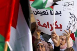 وزير العمل اللبناني: قرار تخفيف القيود على عمل الفلسطينيين لا يغير شيئا في القوانين