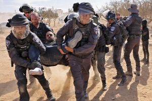 Israeli Police Assault Palestinians Protesting Israeli Government Grab of Their Land in Negev