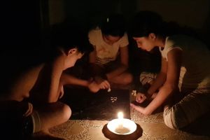 شؤون اللاجئين تعالج مشكلة الكهرباء في أحد أحياء 