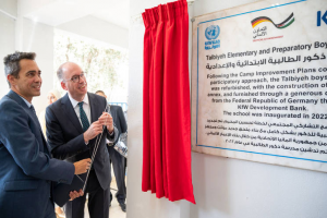 افتتاح مدرسة للأونروا في مخيم للاجئين الفلسطينيين بالأردن