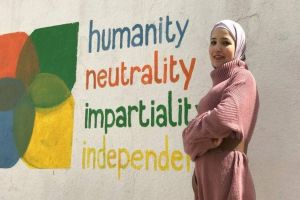 Palestinian Refugee Woman Wins Earth Prize Educator of The Year