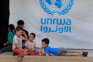 مركز العودة: تعليق الدول الغربية تمويل الأونروا عقاب جماعي ضد اللاجئين الفلسطينيين