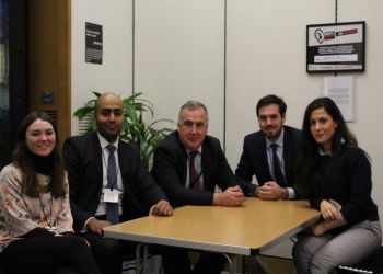 مركز العودة الفلسطيني يكرم النائب البريطاني مارك وليامز لدعمه للاجئين الفلسطينيين وحقوقهم