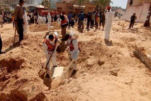 انتشال جثامين 283 شهيدًا من ثلاث مقابر جماعية في مجمع ناصر الطبي بخان يونس