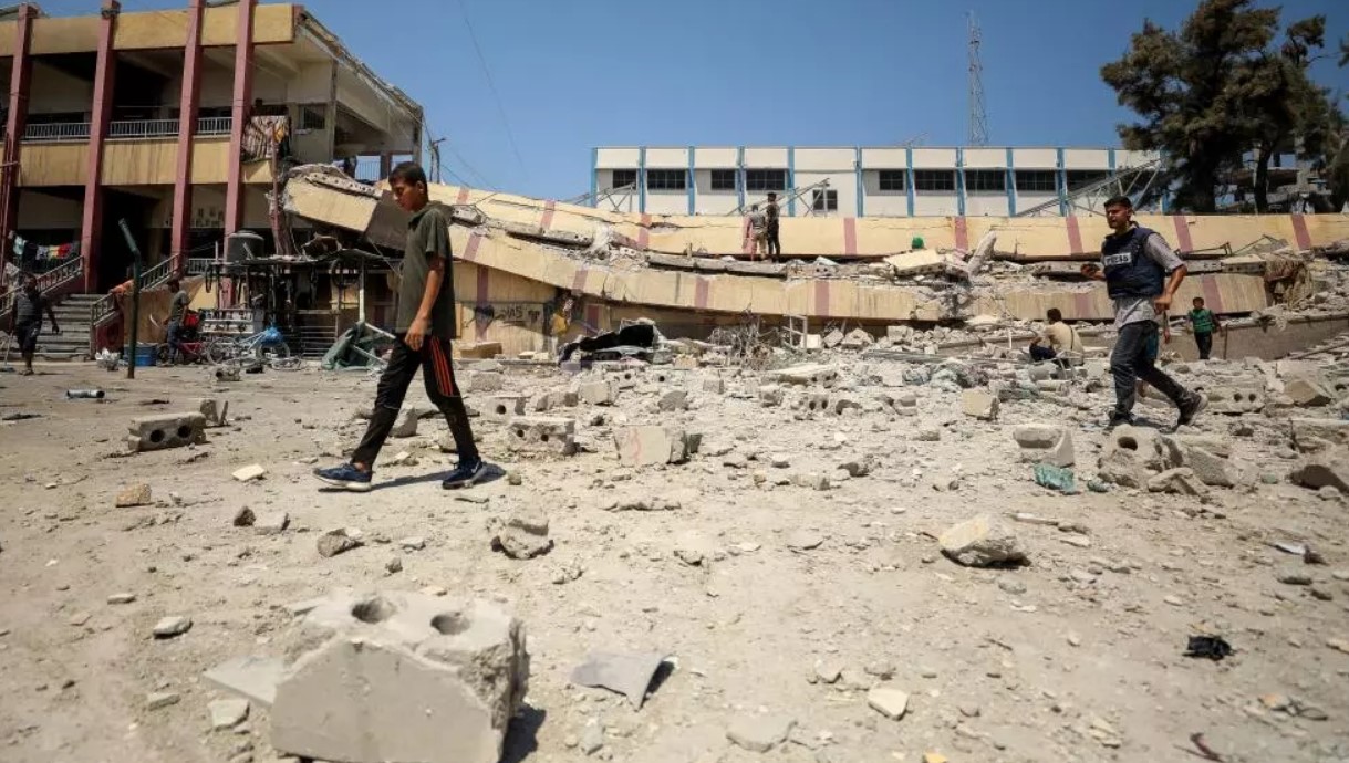 9 شهداء في قصف إسرائيلي على مدرسة تؤوي نازحين في غزة
