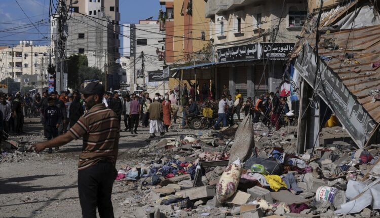 رئيس بلدية مخيم النصيرات بغزة: نفاد الوقود خلال 48 ساعة يهدد بأزمة إنسانية وبيئية
