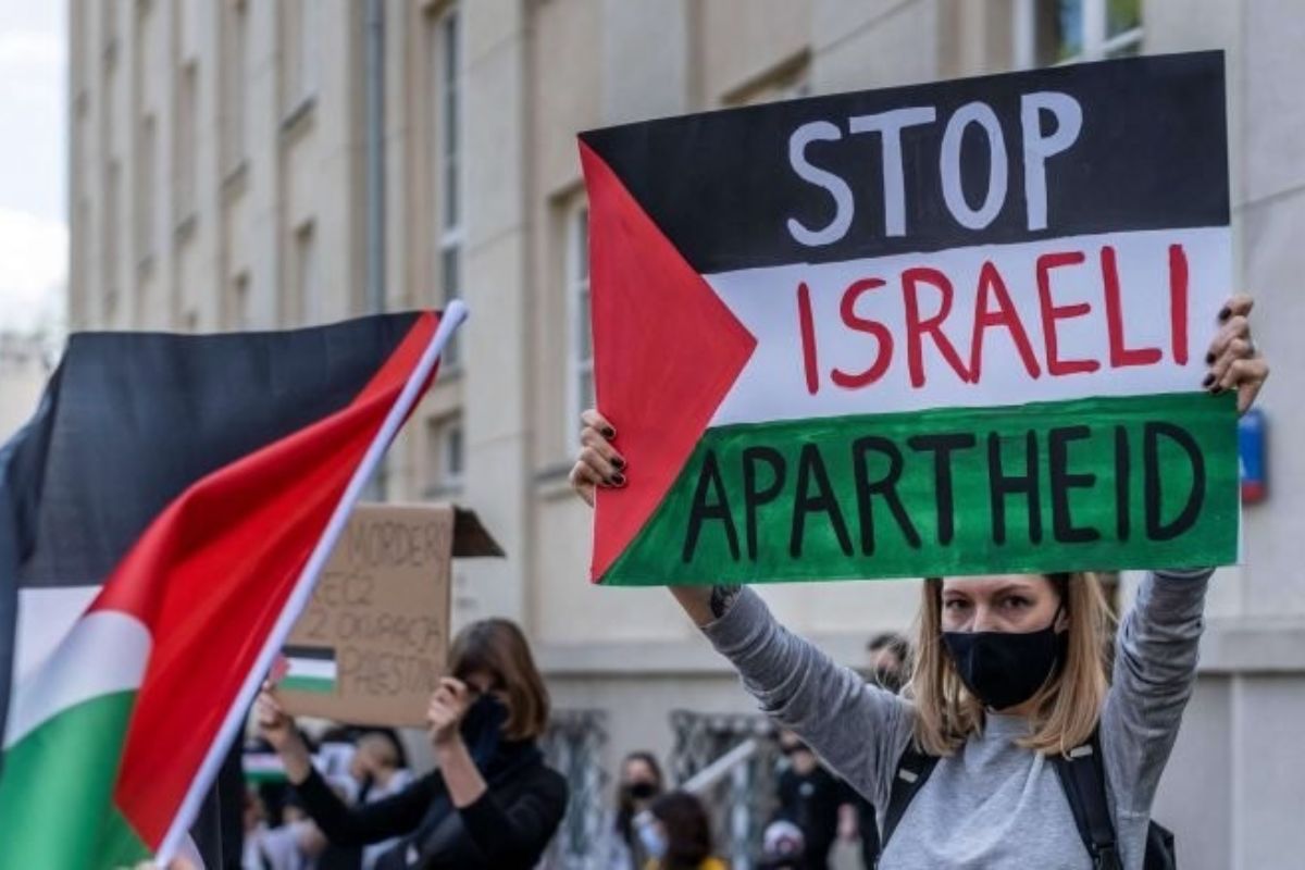 استطلاع أمريكي: 44% من الناخبين الديمقراطيين يعتبرون إسرائيل عنصرية