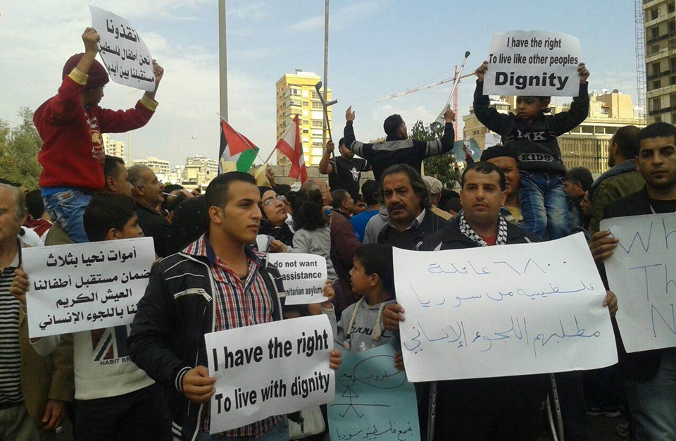 توقف تجديد الإقامات يفاقم معاناة فلسطينيي سوريا في لبنان