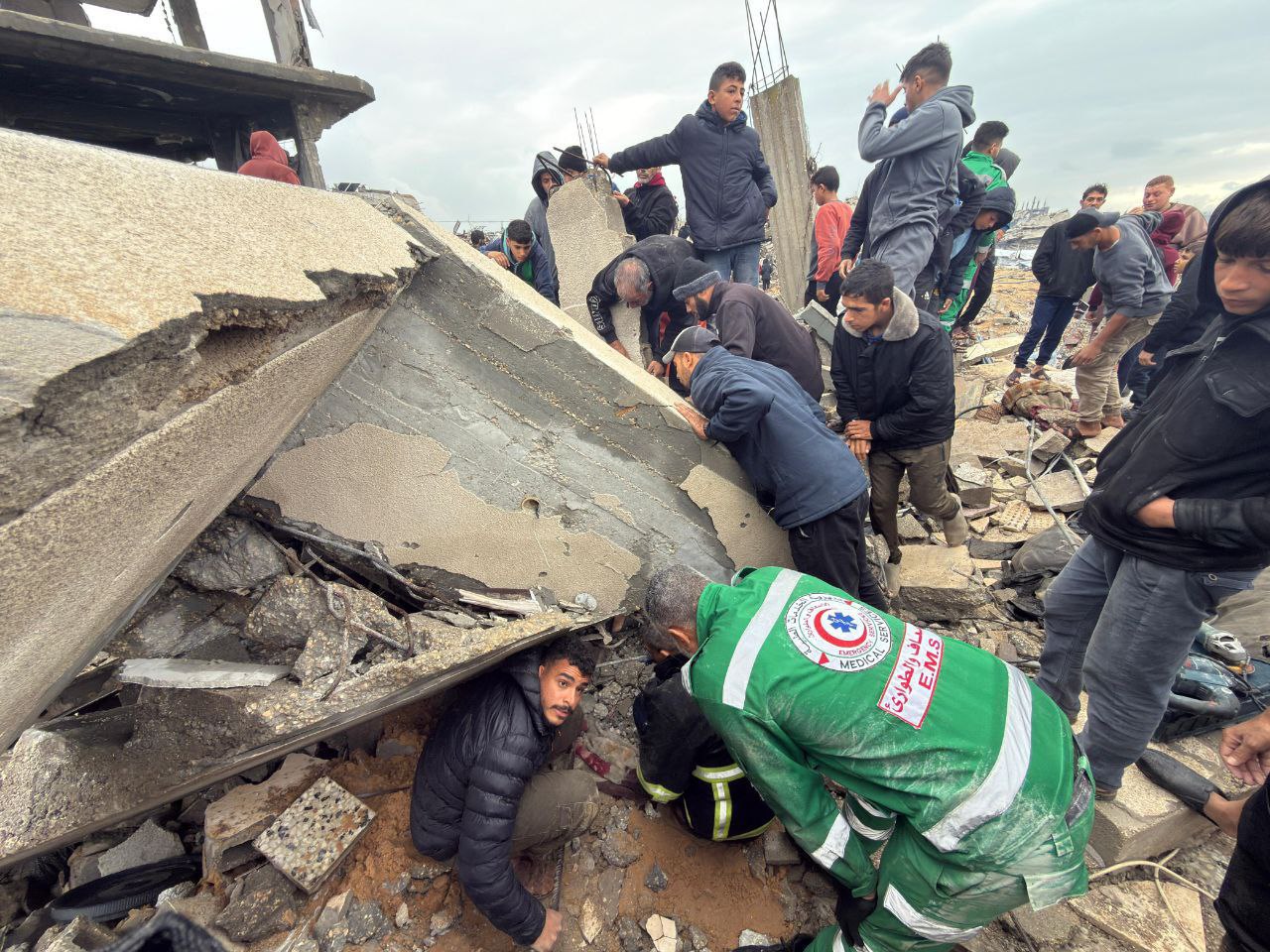 صحة غزة: البرد يهدد حياة 100 ألف طفل دون الخامسة