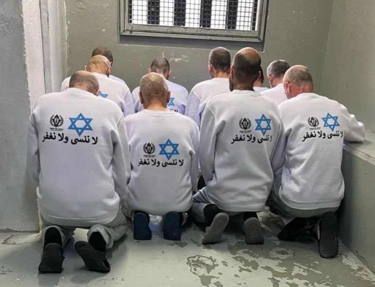 نادي الأسير الفلسطيني: الاحتلال يواصل تعذيب الأسرى وإذلالهم