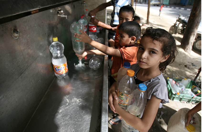 Displaced Palestinians Struggle to Find Water during Fasting Month of Ramadan