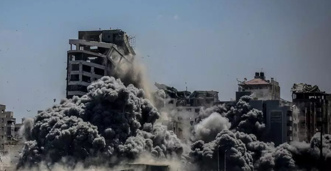 الاحتلال يواصل نسف المنازل خلف 