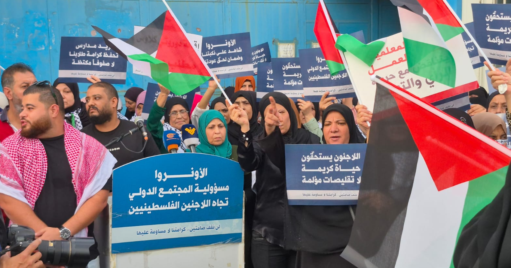 فلسطينيو سورية يعتصمون في لبنان احتجاجًا على إجراءات الأونروا ضد اللاجئين