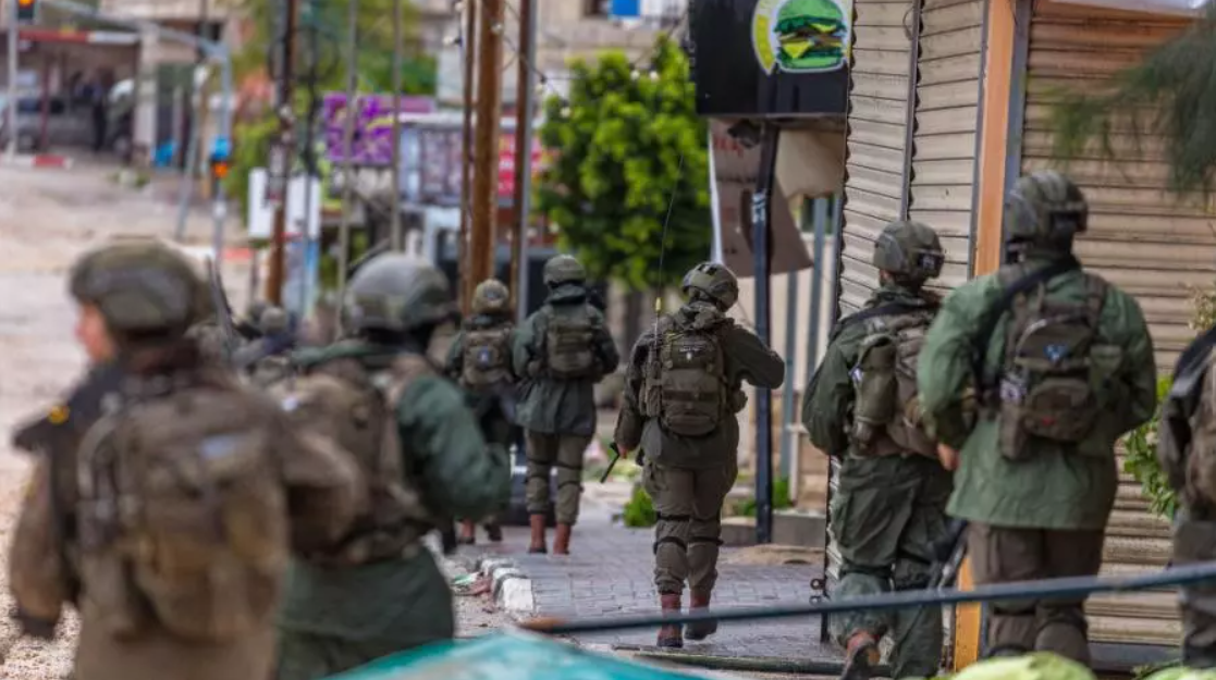 نادي الأسير: جيش الاحتلال يعتقل مئات الفلسطينيين أسبوعيًا في الضفة الغربية