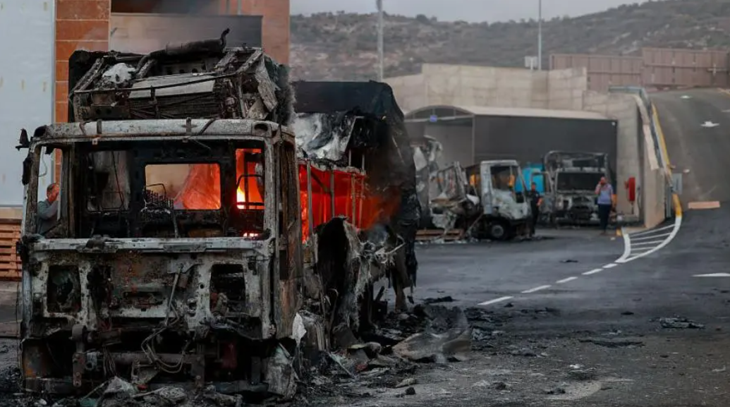 مستوطنون إسرائيليون يتسللون إلى غزة ويطالبون بإعادة احتلالها