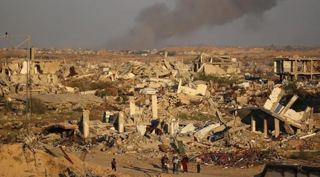 الاحتلال يواصل خرق وقف إطلاق النار في غزة بغارات جوية وعمليات تفجير