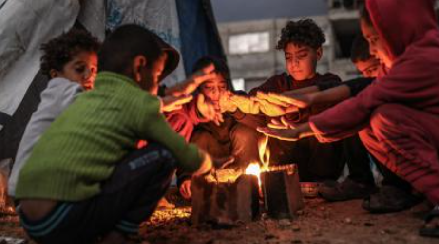 المنخفض الجوي في غزة يفاقم الأوضاع الإنسانية