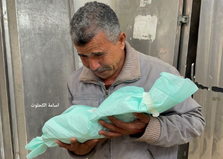 منخفض قطبي قاسٍ يضرب غزة ويودي بحياة نازحين