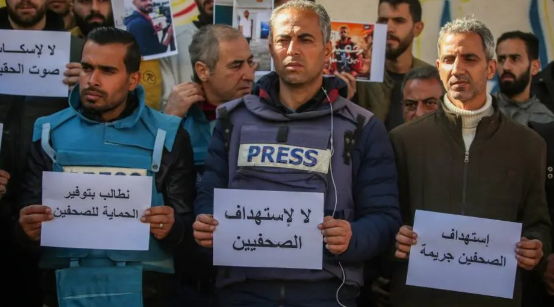 تقرير حقوقي يوثق تعذيب صحفيين فلسطينيين داخل السجون الإسرائيلية