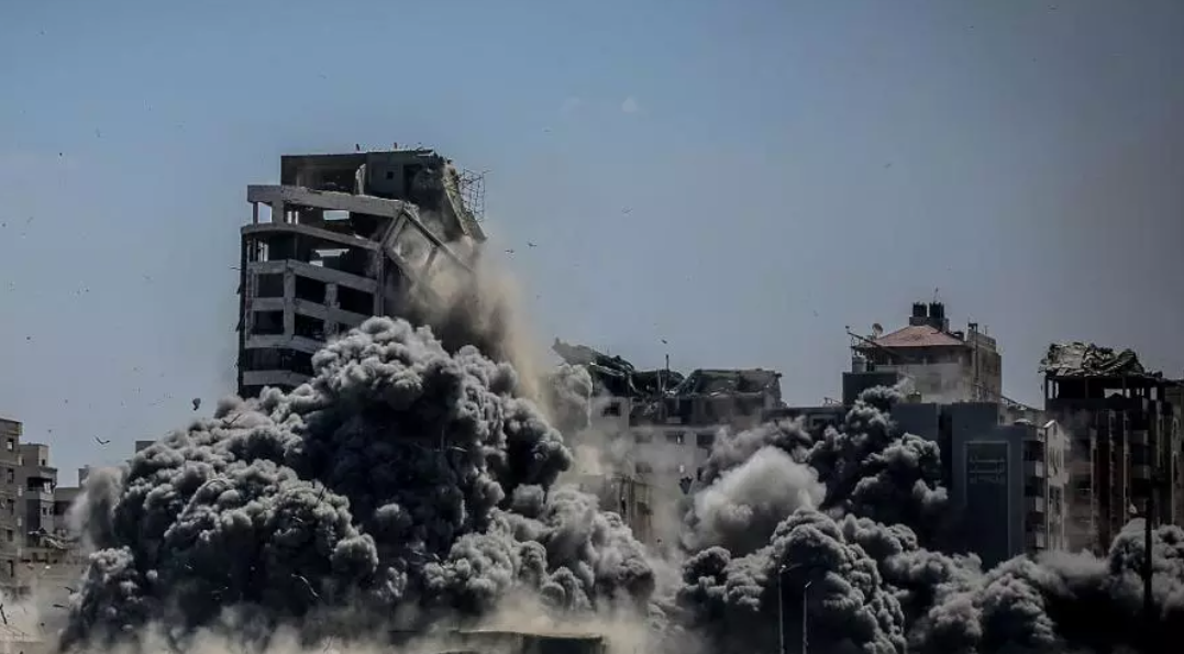 غارات جوية وقصف مدفعي إسرائيلي يستهدفان وسط وجنوب قطاع غزة