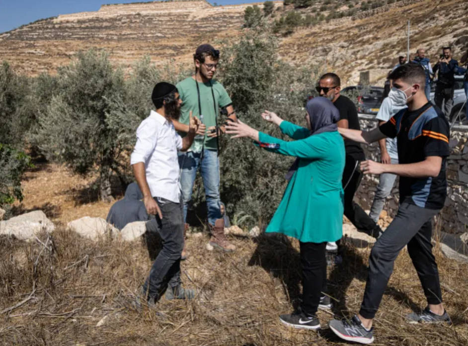 تصعيد في الضفة الغربية.. شهداء جراء هجمات المستوطنين واقتحامات للاحتلال