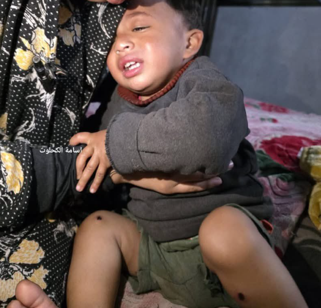 جيش الاحتلال يعذّب طفلاً في مخيم المغازي بغزة أثناء احتجاز والده
