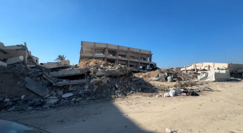 طلاب جنين يبدؤون عامهم الدراسي وسط الدمار.. وغزة محرومة من التعليم للعام الثاني على التوالي