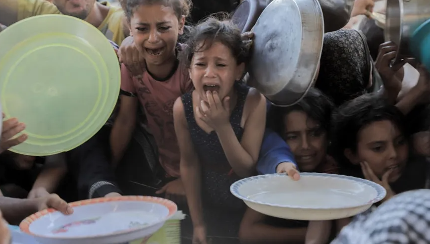 الغذاء العالمي وأوكسفام: الاحتلال يعرقل دخول وتوزيع المساعدات الإنسانية في غزة